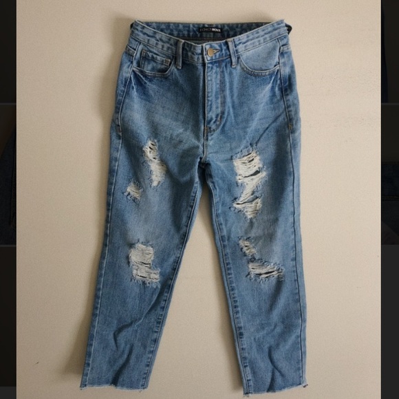 Size 5, Fashion Nova, Distressed Mom Jeans - Picture 1 of 4